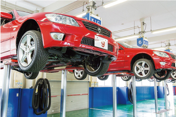 社会人が選ぶ自動車整備士学校の魅力とポイント